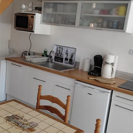 Location De Luberon 2 Personnes *
